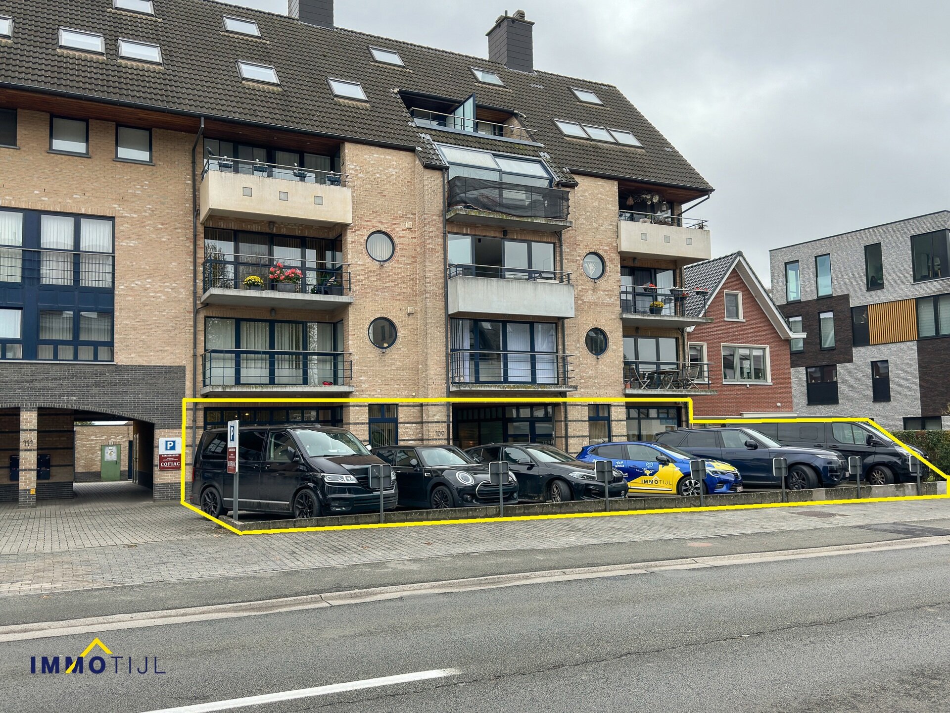 Commercieel gelijkvloers te koop in Ninove