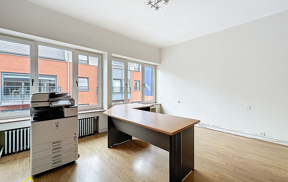 Appartementsgebouw te koop in Waver