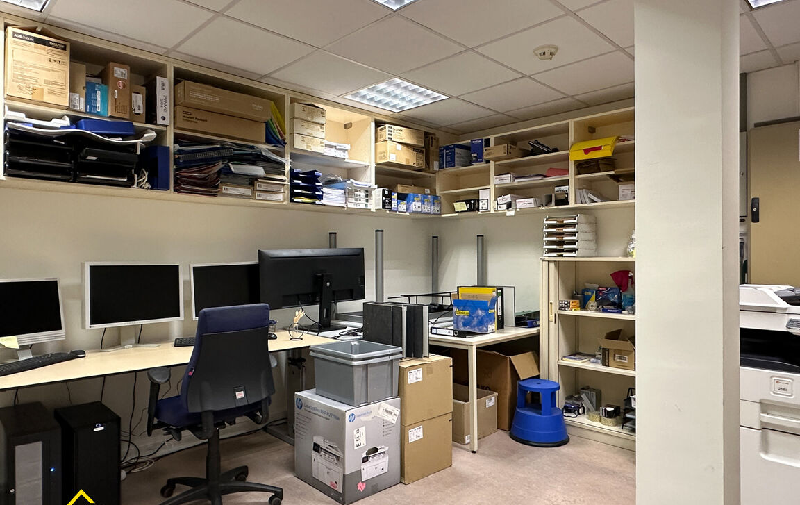 Commercieel gelijkvloers te koop in Ninove