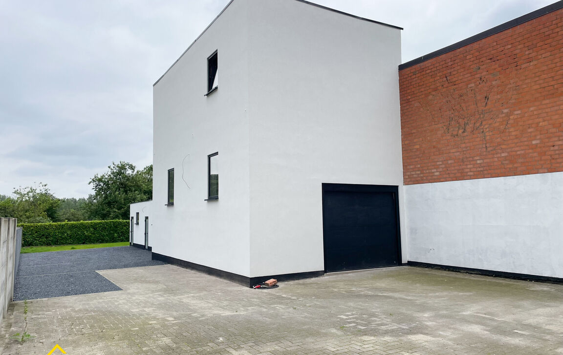 Garage + berging te huur in Berlare