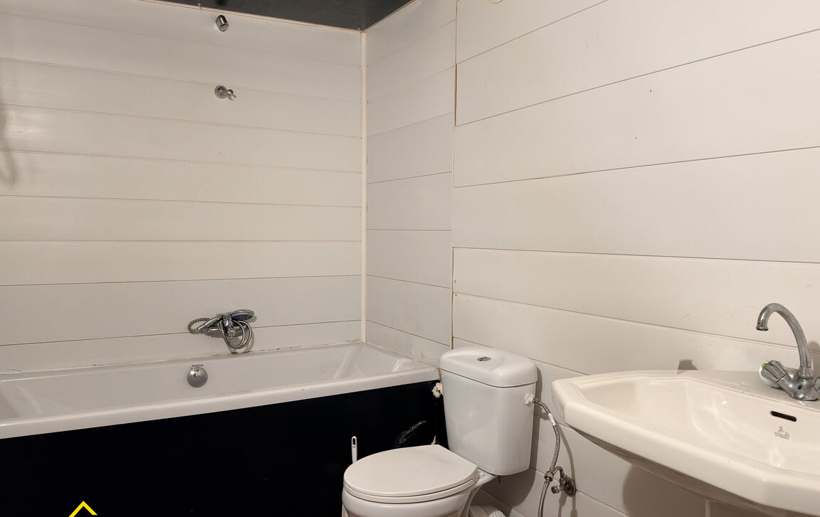 Gebouw voor gemengd gebruik te huur in Aalst