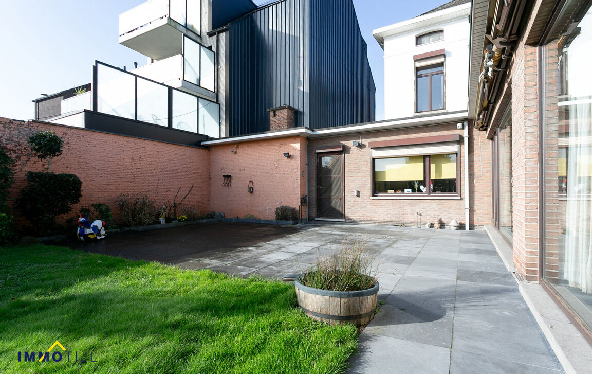 Gebouw voor gemengd gebruik te koop in Buggenhout