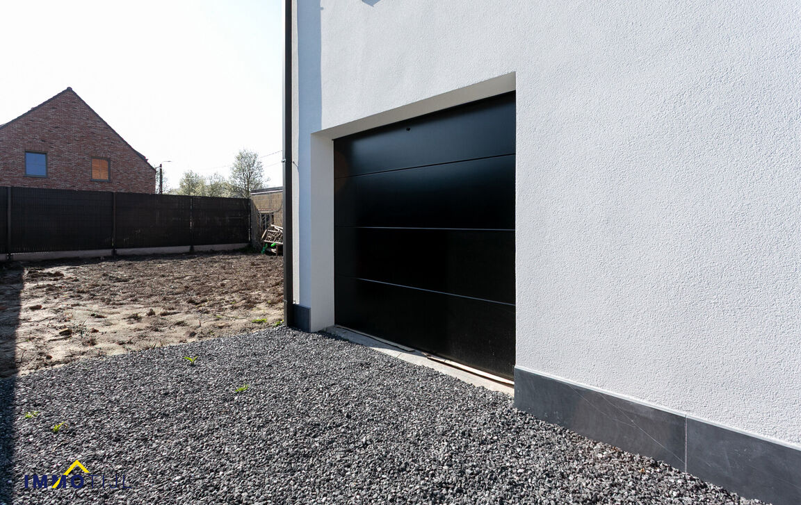Gesloten garagebox te koop in Lebbeke