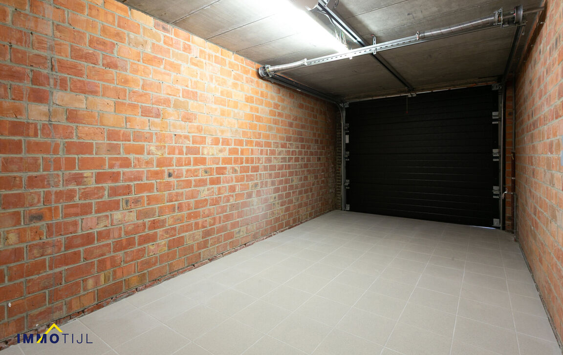 Gesloten garagebox te koop in Lebbeke
