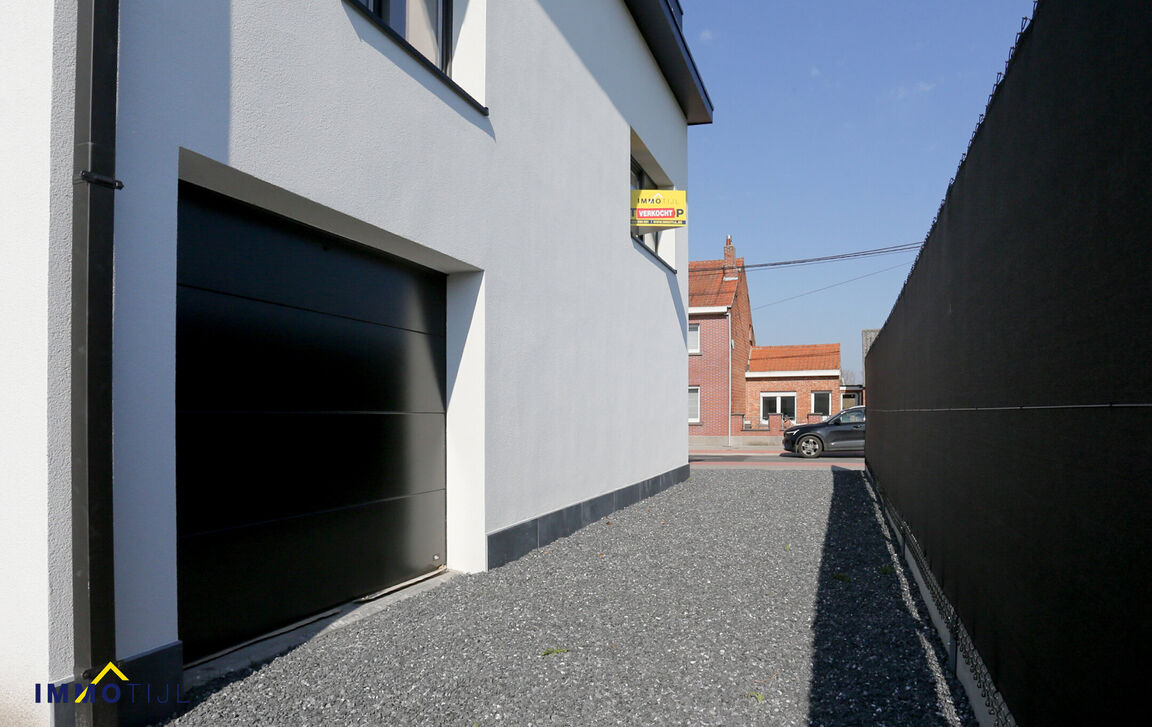 Gesloten garagebox te koop in Lebbeke