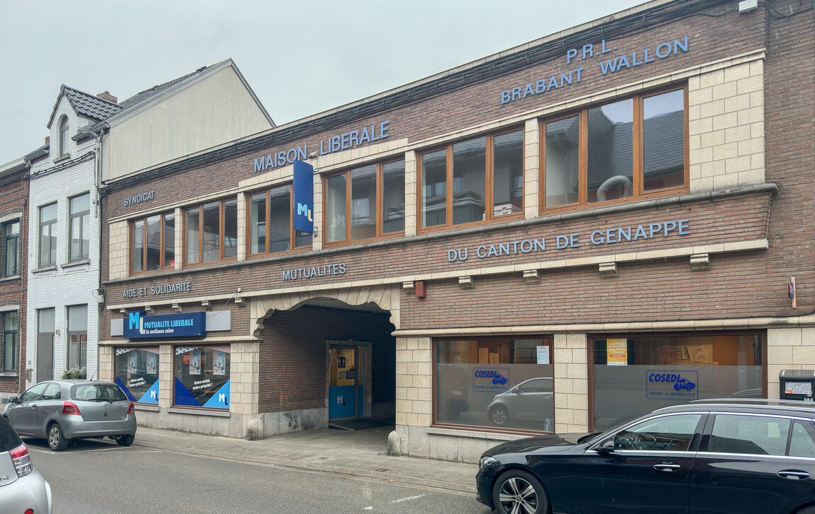 Kantoorgebouw te koop in Limal