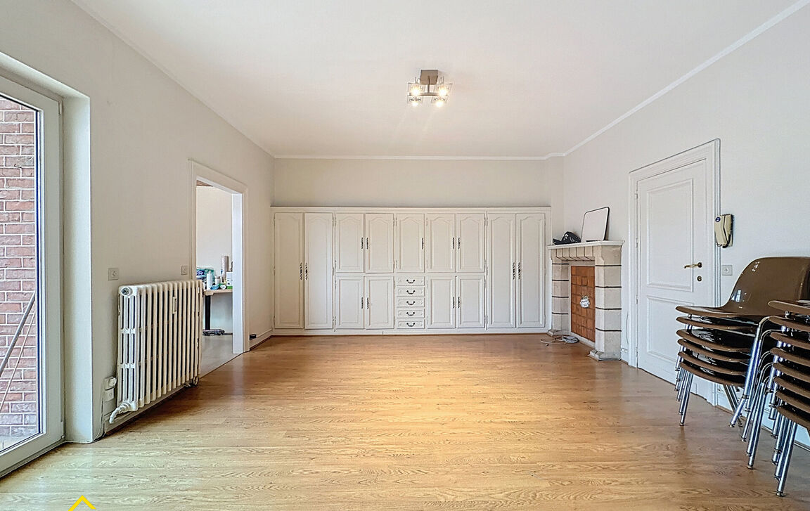 Kantoorgebouw te koop in Limal