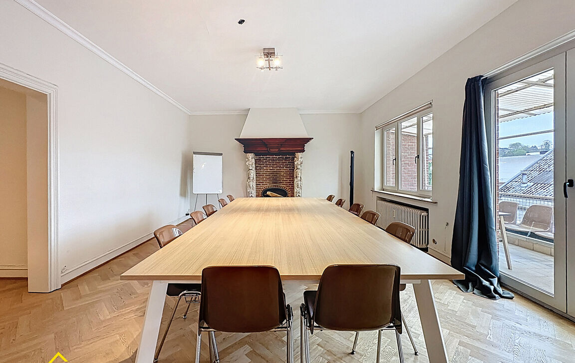 Kantoorgebouw te koop in Limal