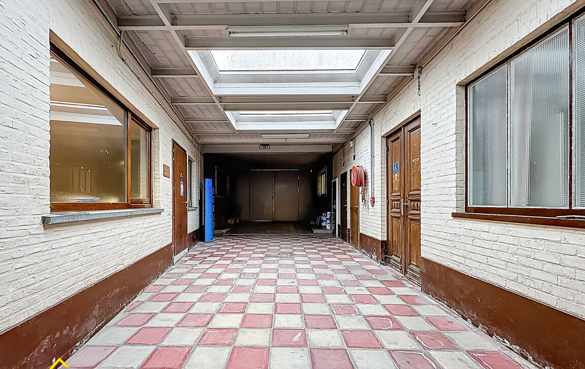 Kantoorgebouw te koop in Limal