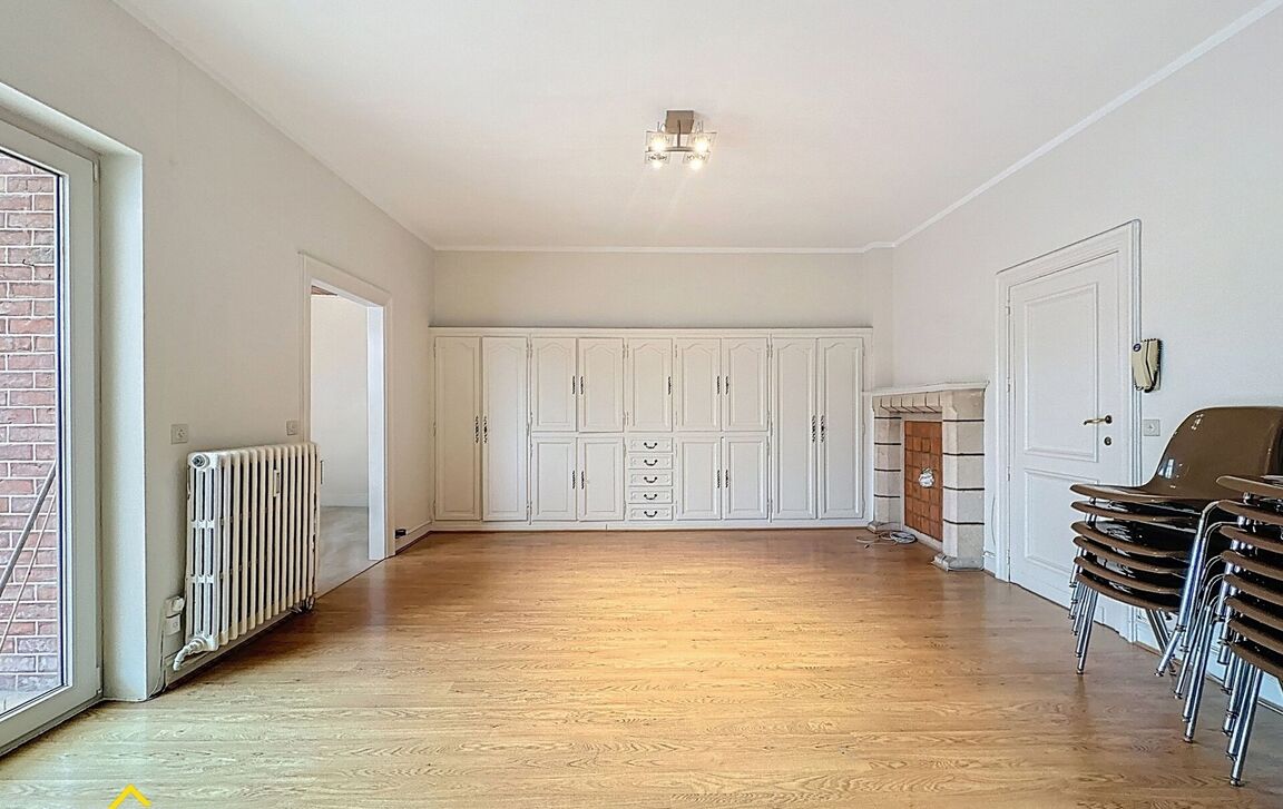 Kantoorgebouw te koop in Limal