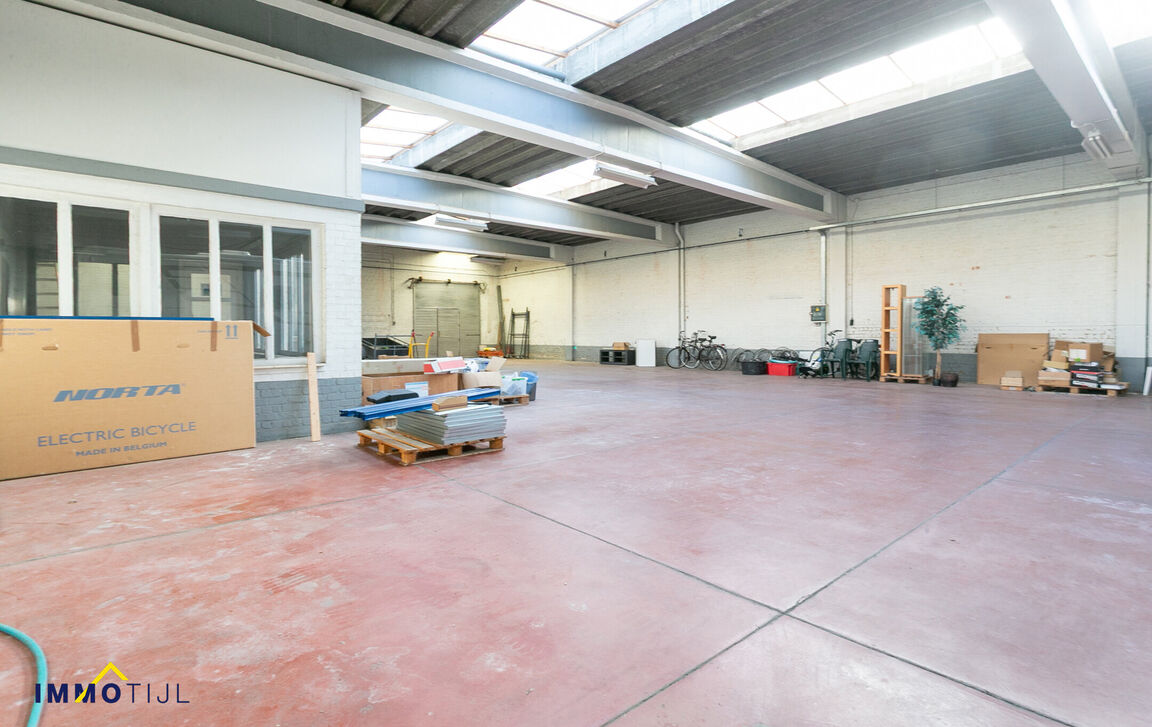 Kantoren & magazijn te koop in Dendermonde