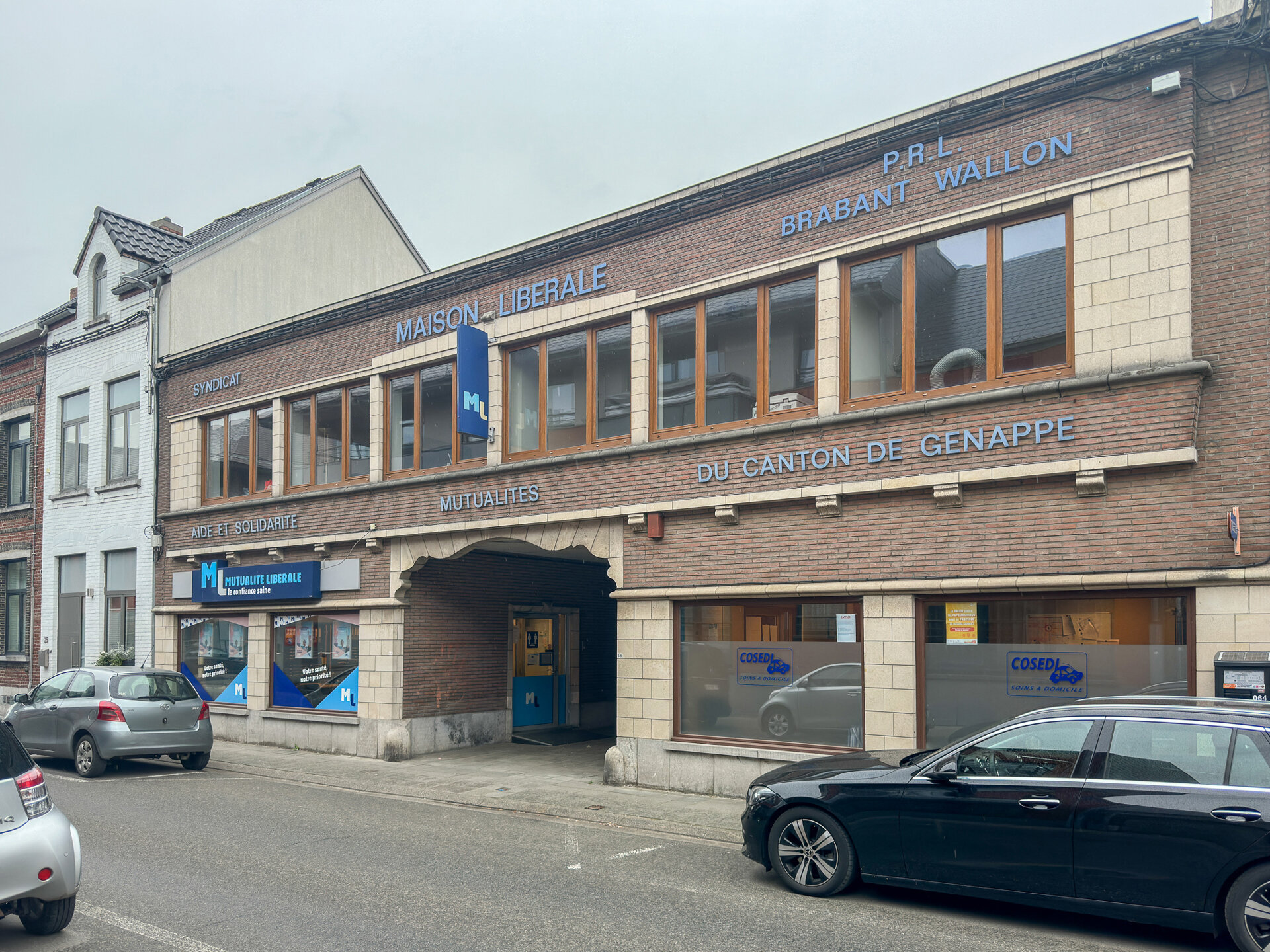 Kantoorgebouw te koop in Limal
